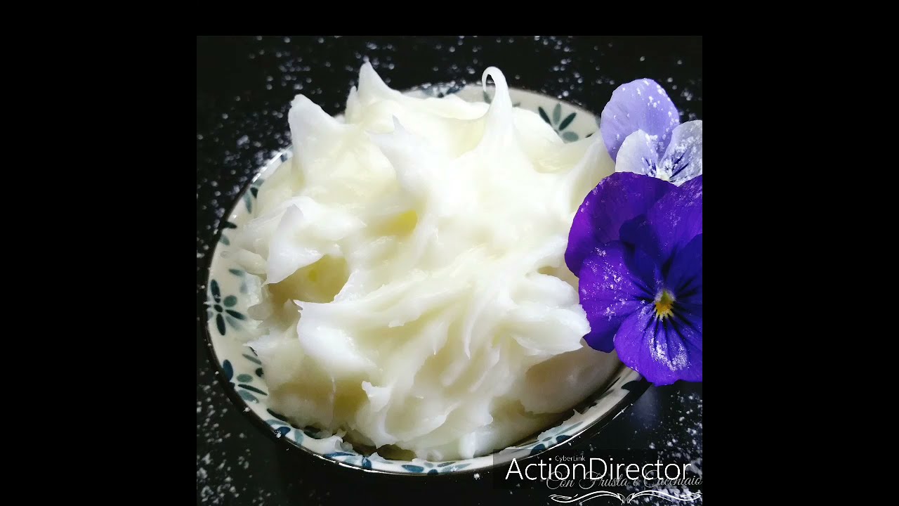 Crema bianca allo yogurt, senza panna, fresca, versatile per le tue ricette estive.