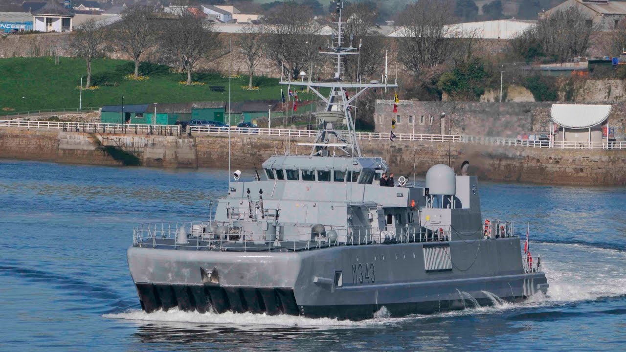 ROYAL NORWEGIAN NAVY HNoMS HINNOY M343 LEAVES DEVONPORT AT DEVIL'S POINT - 13th March 2017