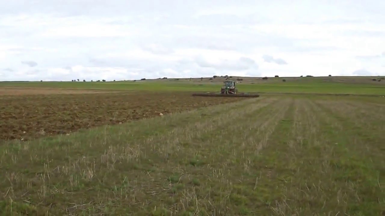 juan carlos  jd 8530 cultivador 13 m