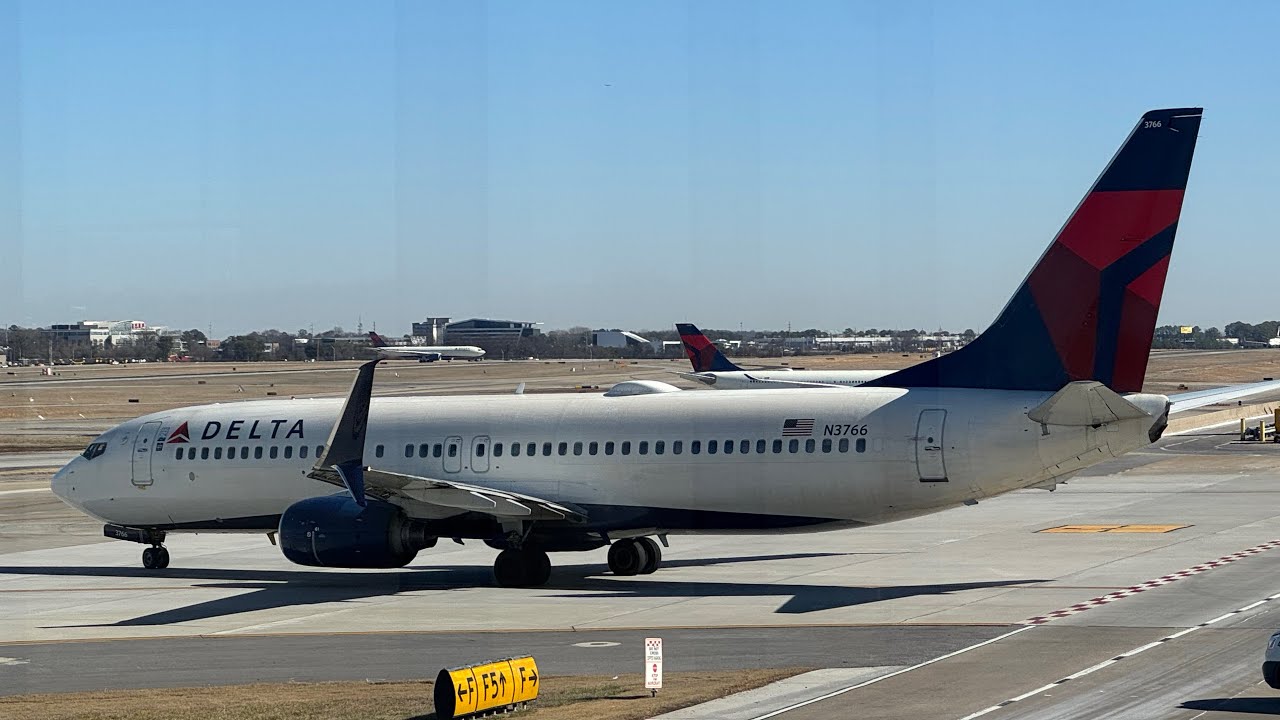 8 Minutes of Terminal Plane Spotting at Atlanta Int’l Airport | Outta State Plane Spotting #2