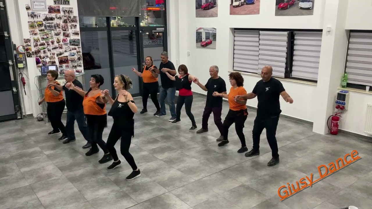 Mamliga Branzali  eseguita dalle Giusy Dance & Men