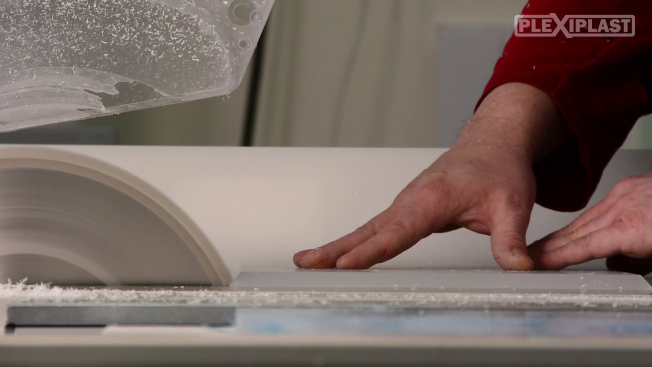 ŘEZÁNÍ PLEXISKLA | Plexiplast s.r.o.