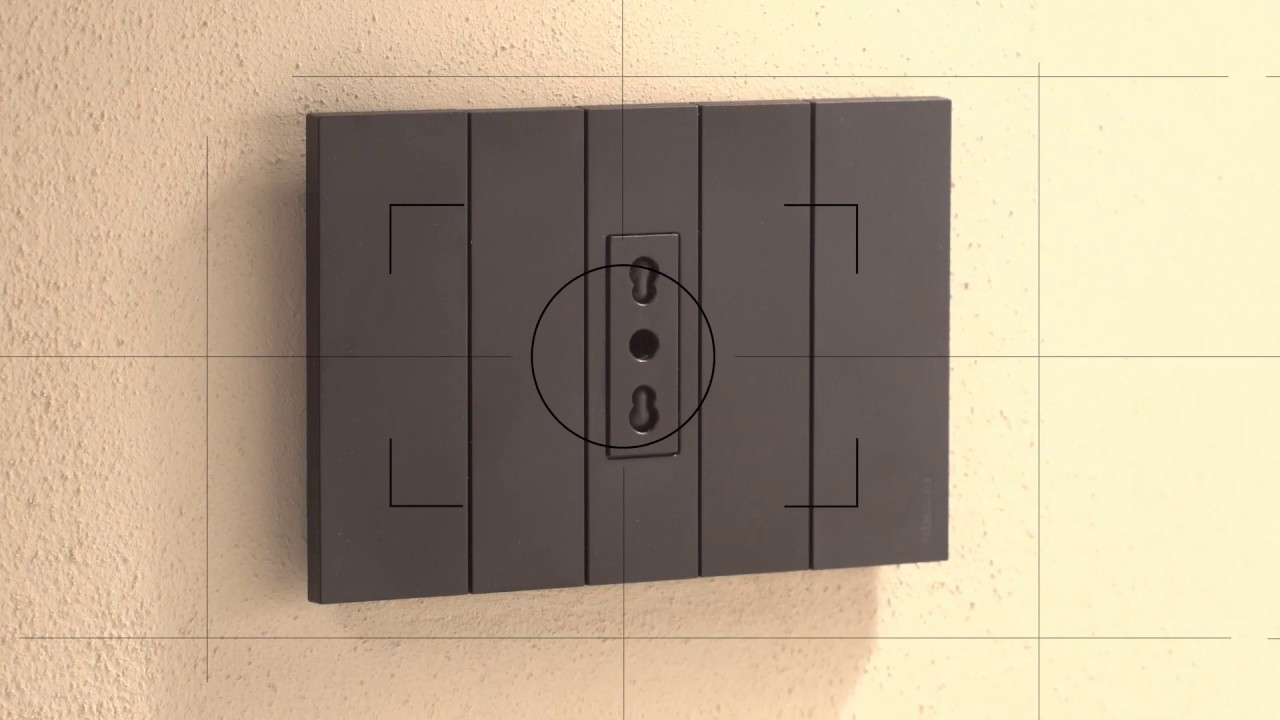 Living Now - Installation main covers: Italian std. socket