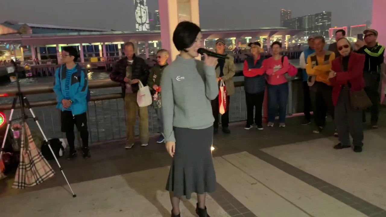 2018.12.22 中環碼頭唱演出 - 如⾵，香港旺角小龙女龙婷