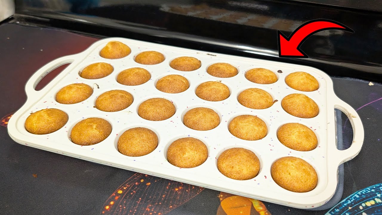Эта силиконовая форма идеально подходит для выпечки мини-маффинов, которые легко вынимаются из фо...