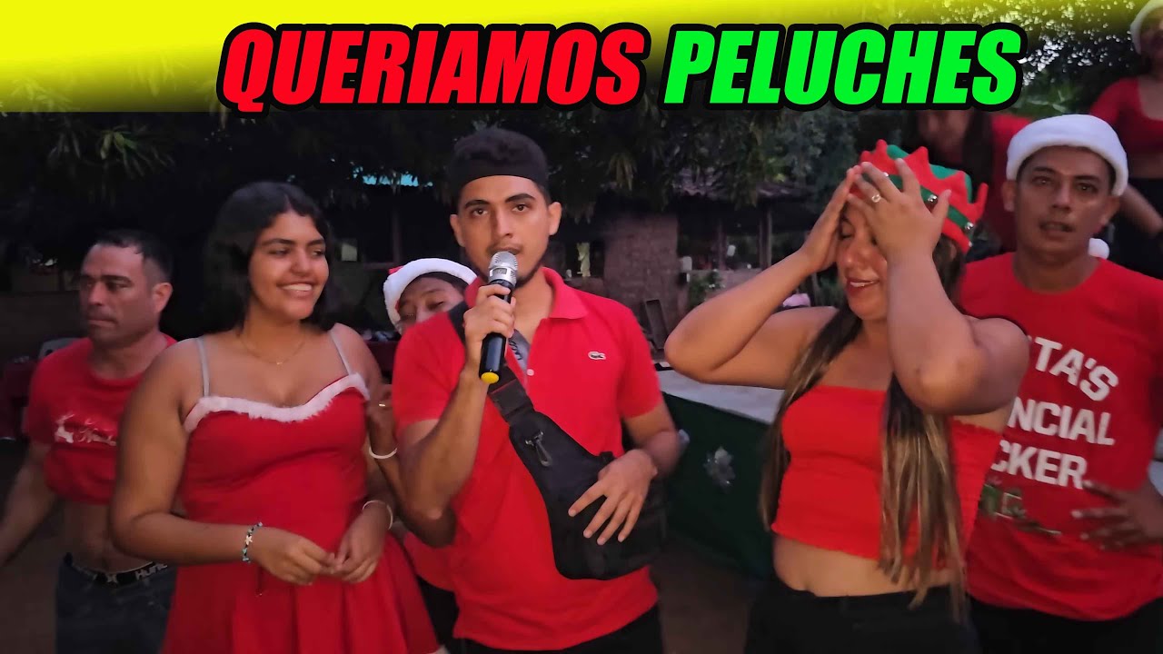 Repartimos los peluches a todos los niños que se quedaron al final de la fiesta.
