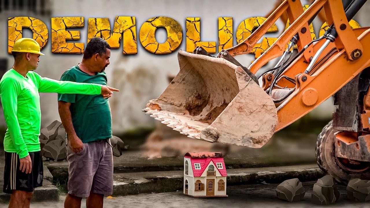 CHAMANDO RETRO ESCAVADEIRA PRA DEMOLIR CASA DE BRINQUEDO