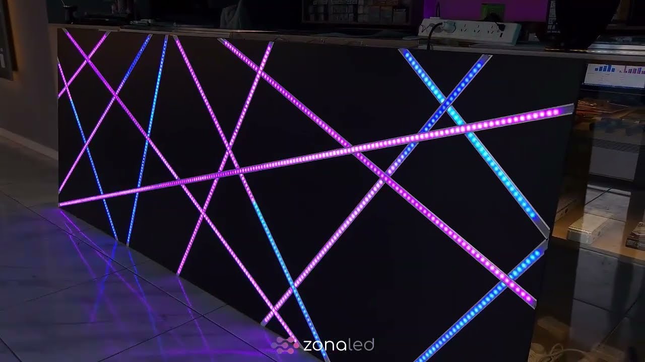 Cabina de DJ con tira led Pixel y controlador audiorítmico | Zona Led RG