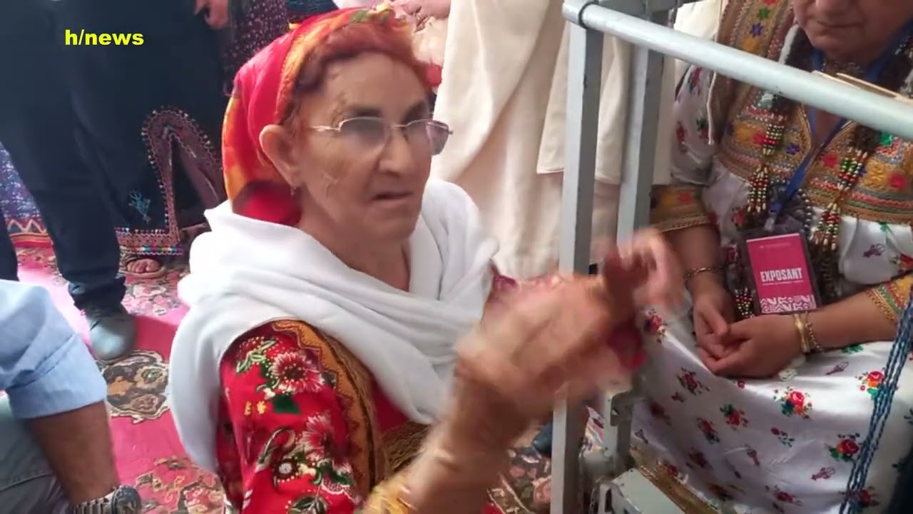 les détails de tissage du barnos Au Village Houra 
