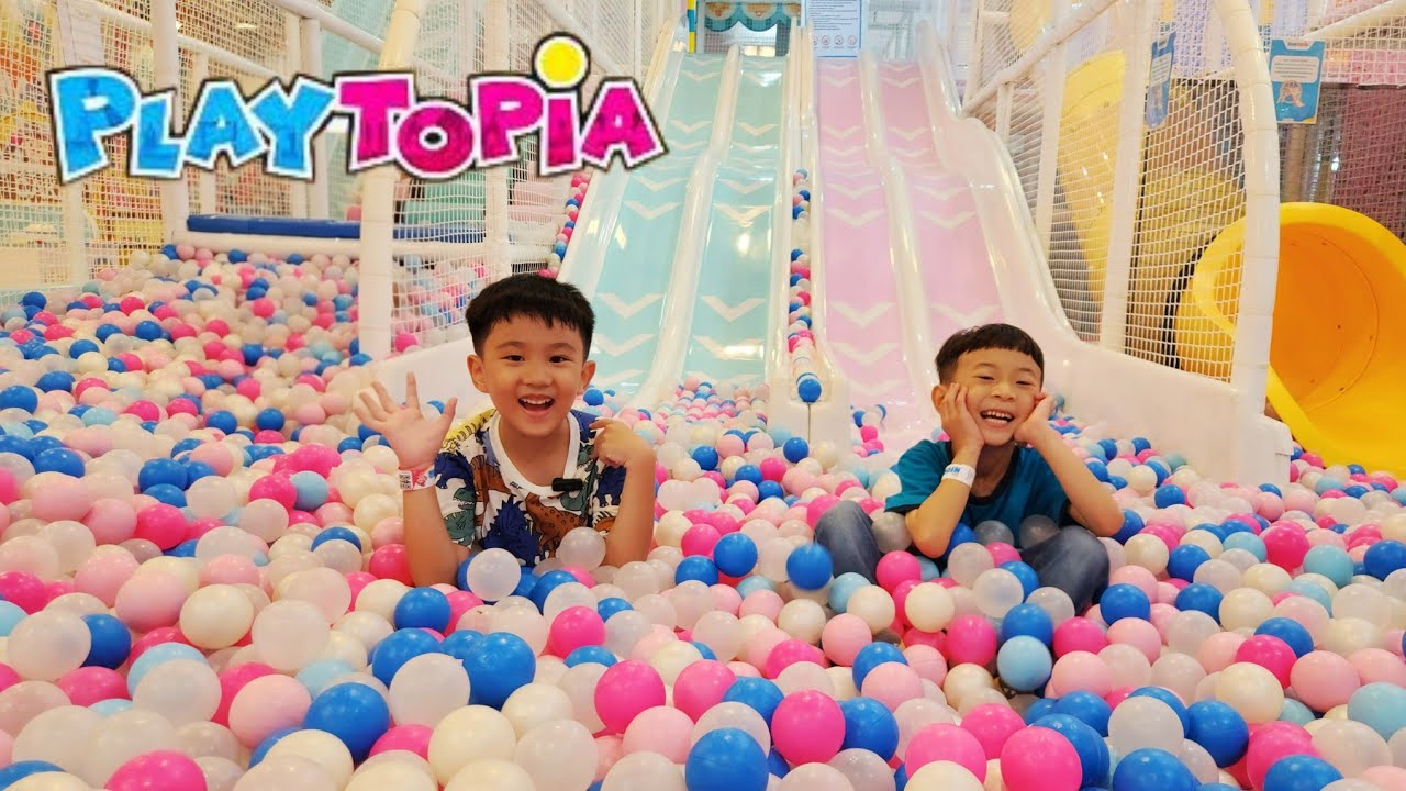 Main di Playground || Main Perosotan Tinggi, Mandi Bola, Mini Flying Fox, Pasir dll || PLAYTOPIA