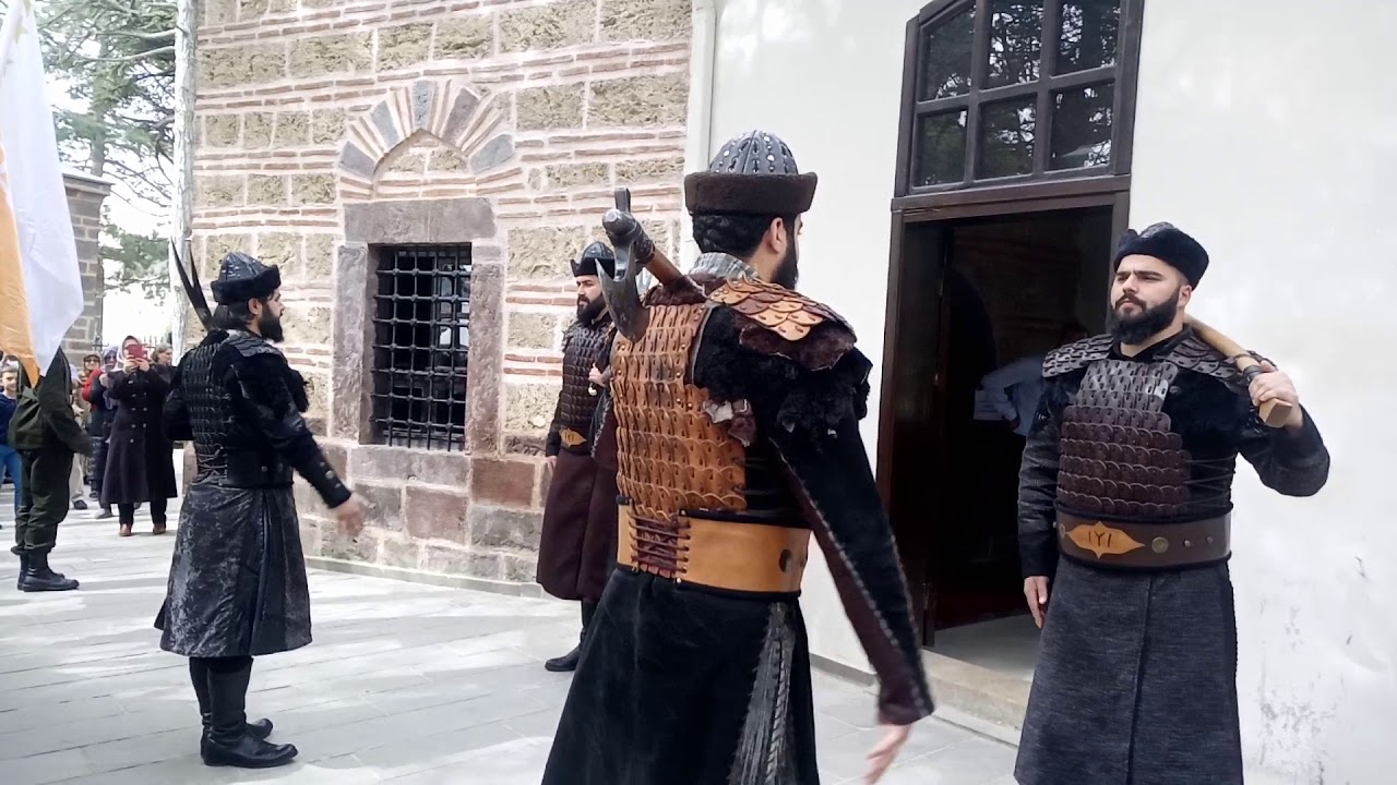ERTUĞRUL GAZI TÜRBESİ SAYGI NÖBETİ ( NÖBET DEĞİŞİMİ)