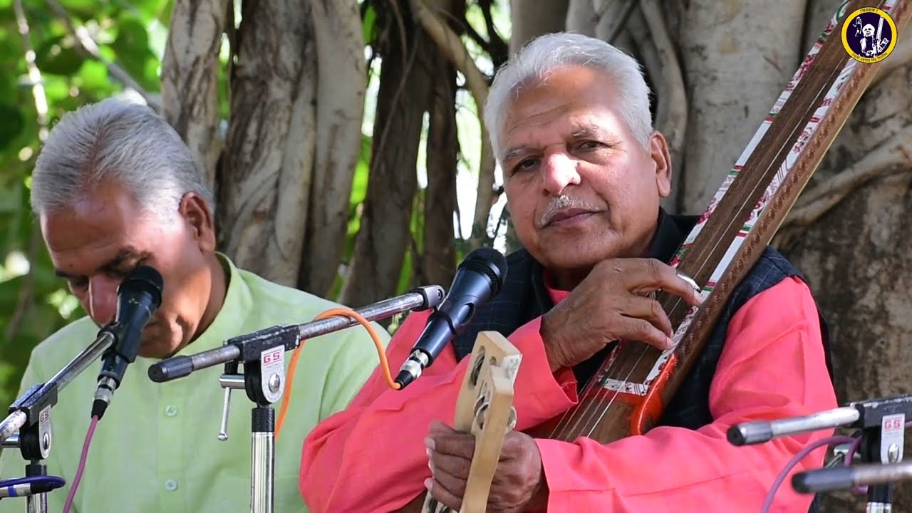 कोई मत छेड़ो रे यार हमें कोई मत छेड़ो रे