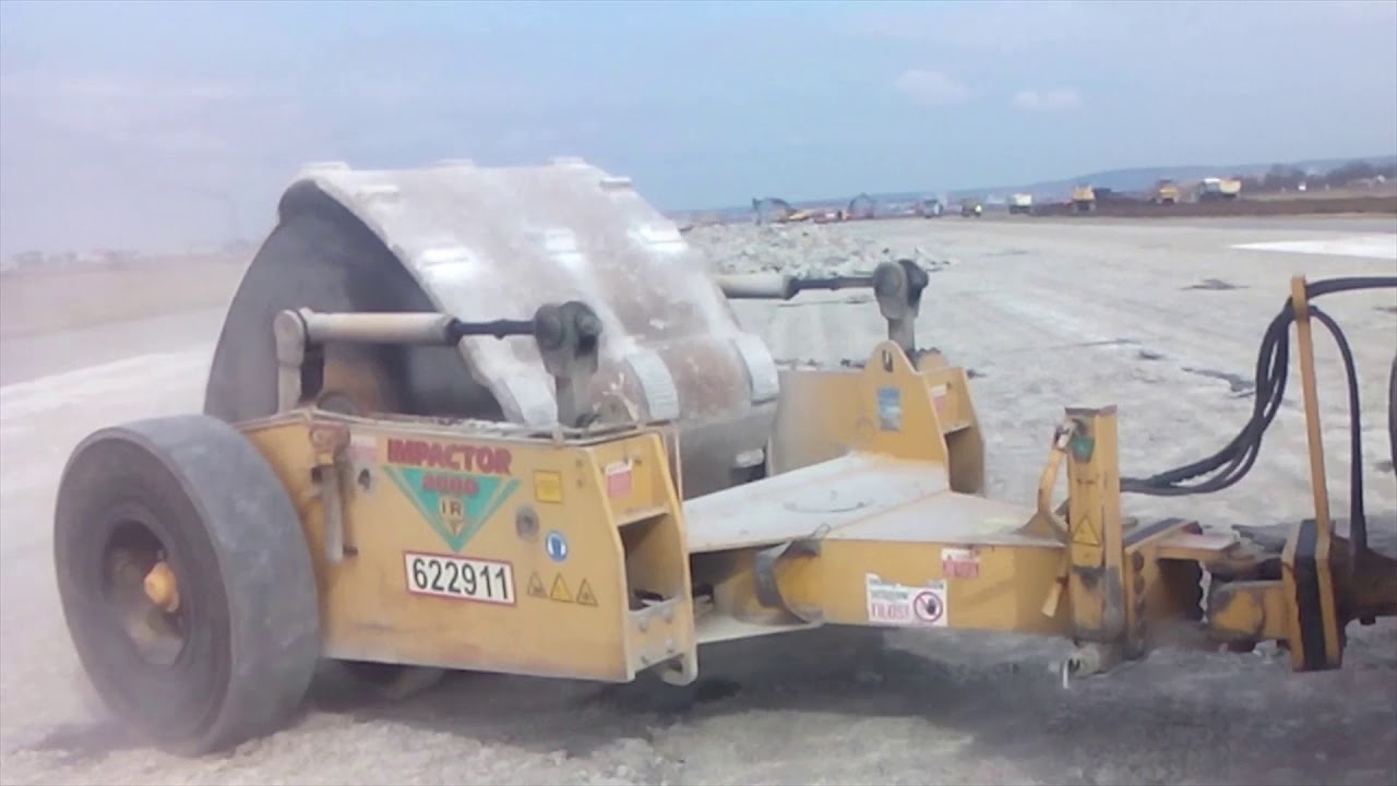 INRECO Remix - demolare sistem rutier rigid cu Impactor 2000 - Aeroport Oradea