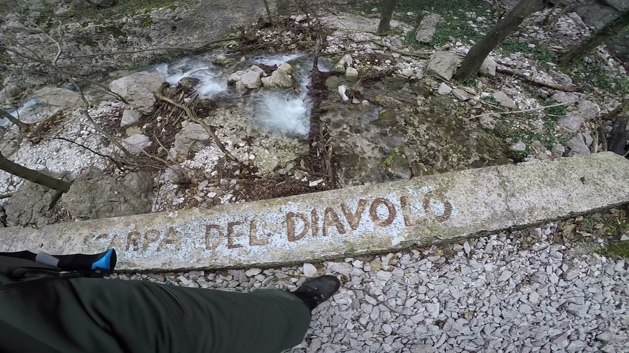 L'Eremo di San Girolamo al Monte Cucco e la Valle delle Prigioni