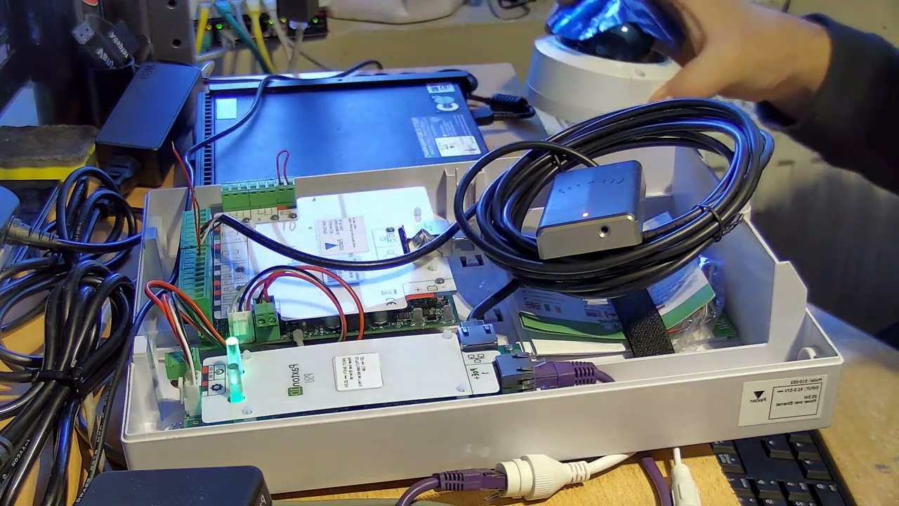 How to do first time paxton10 controller, server, slimline reader connect with PoE switch video tut