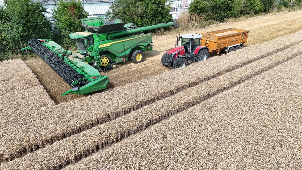 John Deere X9 harvesting wheat