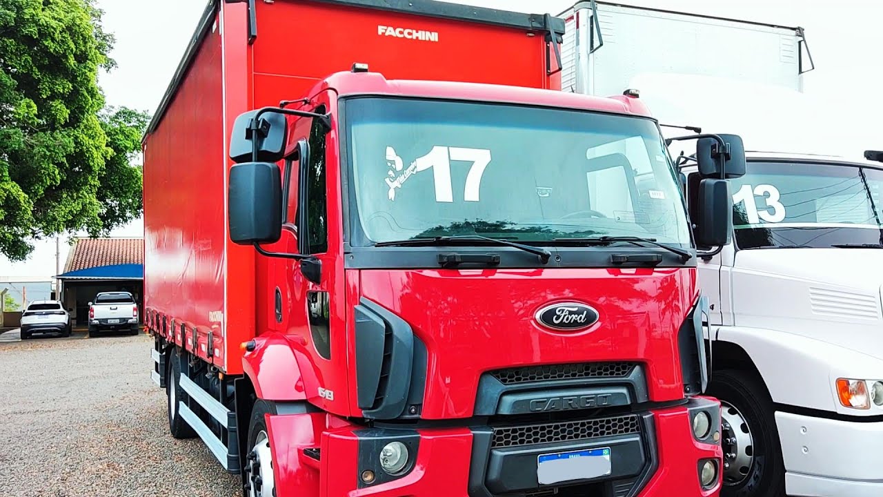Confira essas duas máquinas: Caminhões Ford Cargo 1519 no Baú Sider | SB Veículos | Catanduva - SP