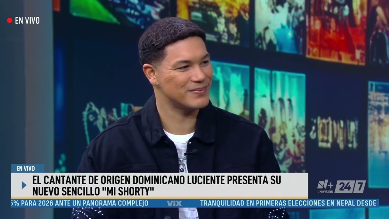 El artista Luciente presentando su nuevo sencillo en el programa La Voz de la Mañana por Univision