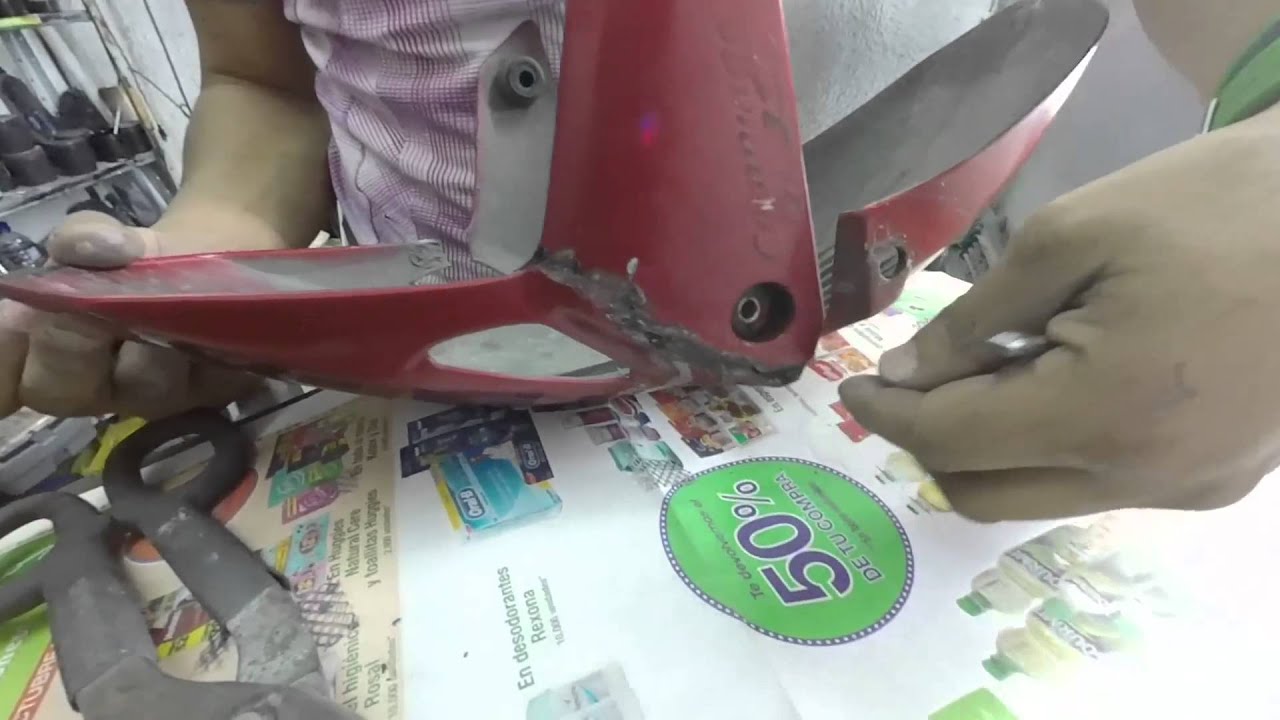 Reparando plásticos con el sistema de la resina odontológica