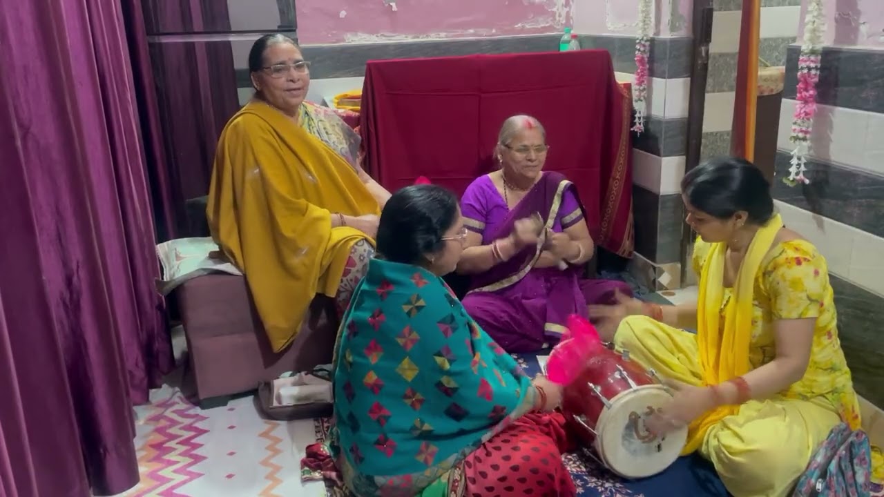 Sadguru khhel rhe hai holi#video#
