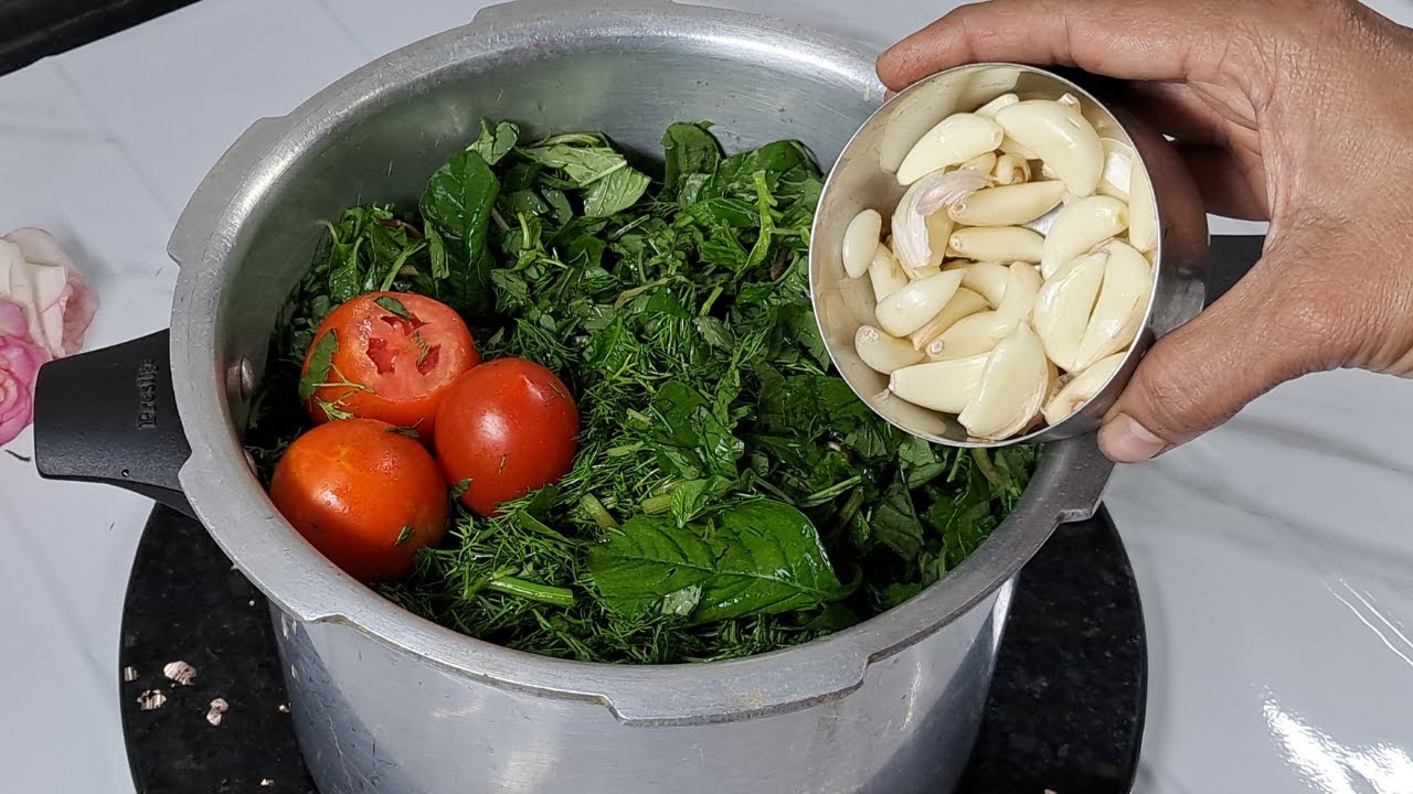 ಬಾಯಲ್ಲಿ ನೀರೂರಿಸುವ ಈ ಸೊಪ್ಪು ಈ ರೀತಿ ಒಮ್ಮೆ ಮಾಡಿ ತಿಂದರೆ ಸ್ವರ್ಗಕ್ಕೆ ಮೂರೇ ಹೆಜ್ಜೆ👌 ತಟ್ಟೆ ಖಾಲಿ ಹೊಟ್ಟೆ ಫುಲ್