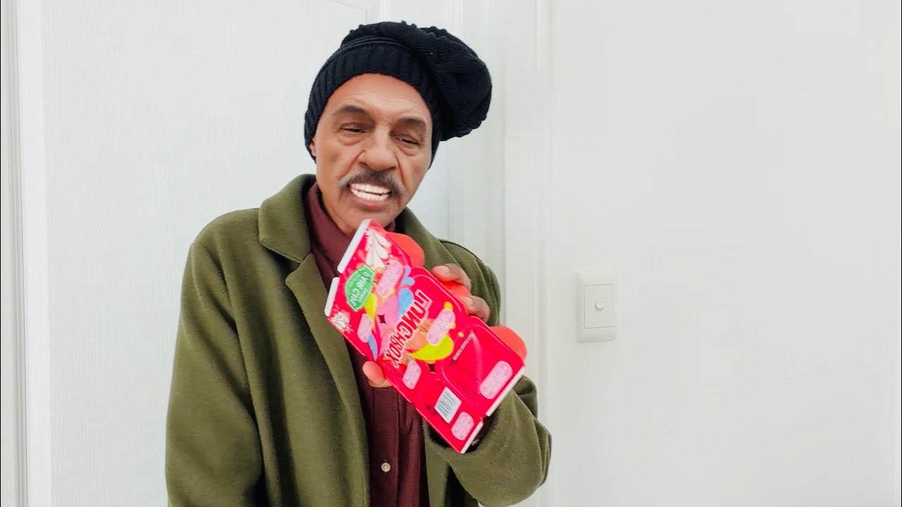 Tladi brought yogurt for Hlephe 😂😂😂