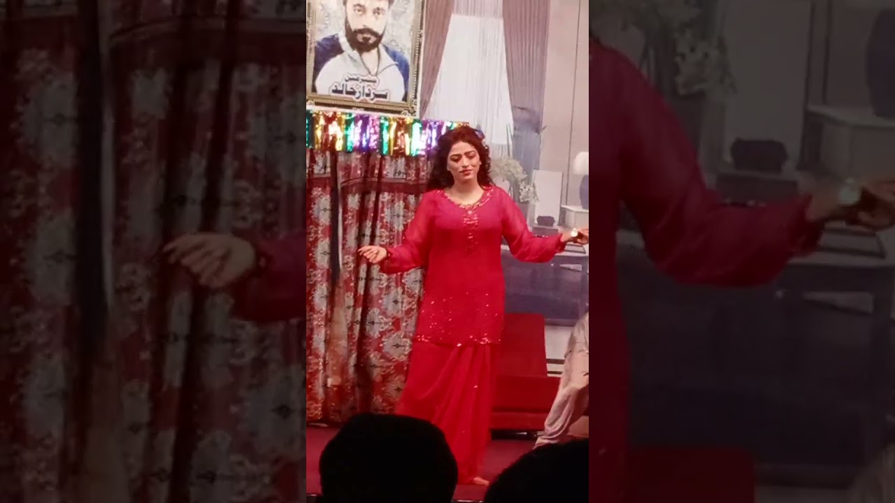 ARUSHI MALIK NEW HOT MUJRA 2023 FAISAABAD SABINA THEATER , BEAUTIFUL HOT DANCE #dance #faisalabad