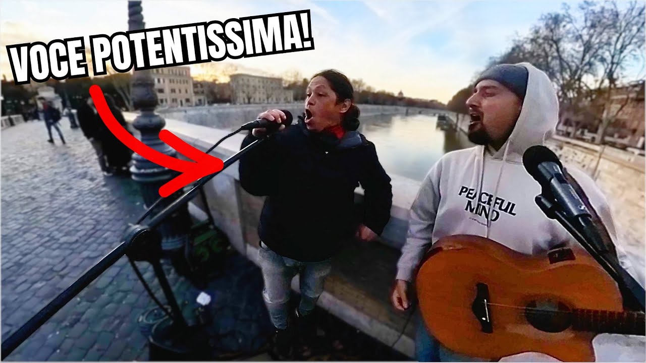 Passante sconosciuto prende il microfono e mi lascia SENZA PAROLE! 😱