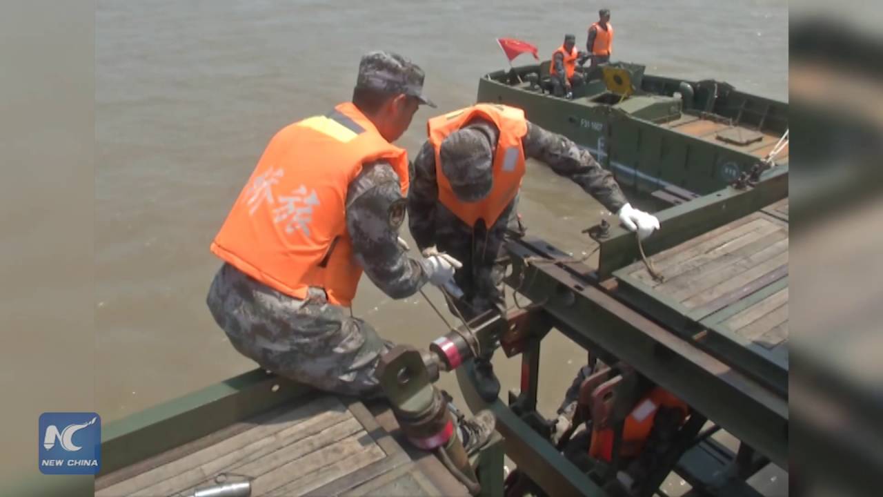 Chinese soldiers install 1,150m pontoon bridge in 26 minutes