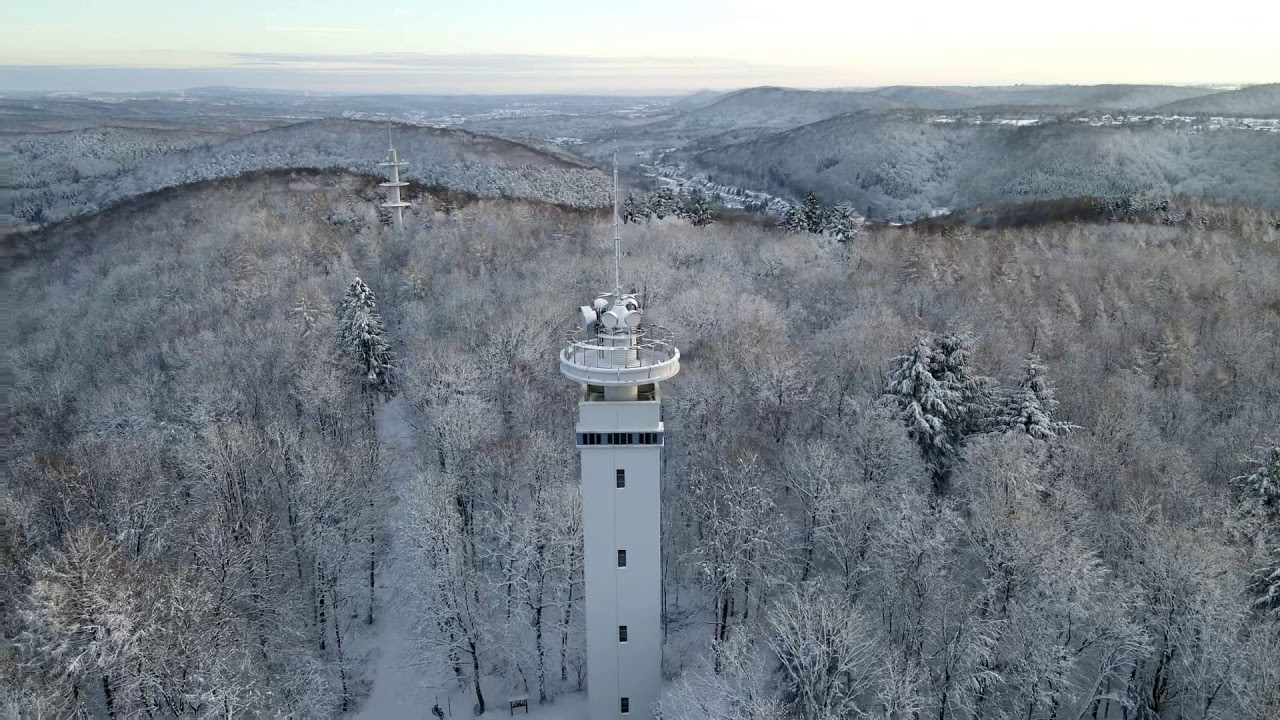 Saarbrücken: Schwarzenbergturm im Schnee (Drohnenflug mit der Mavic Air 2, Januar 2021)