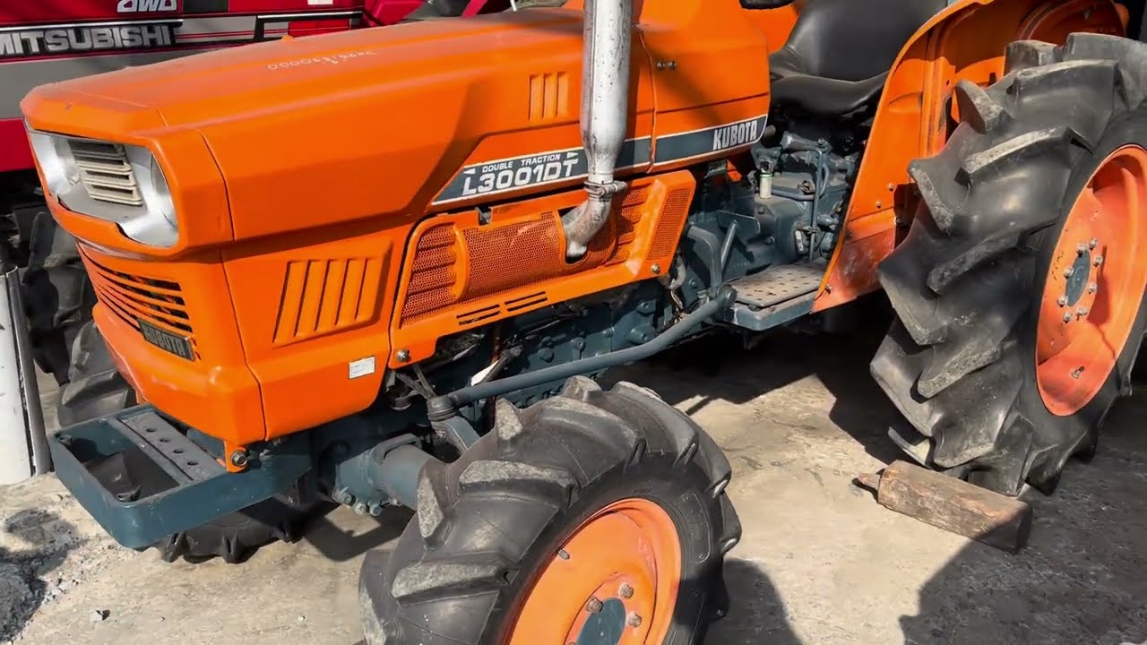 Máy cày kubota L3001dt hai cầu xe bãi nhập Nhật trực tiếp . Lh 0867458433
