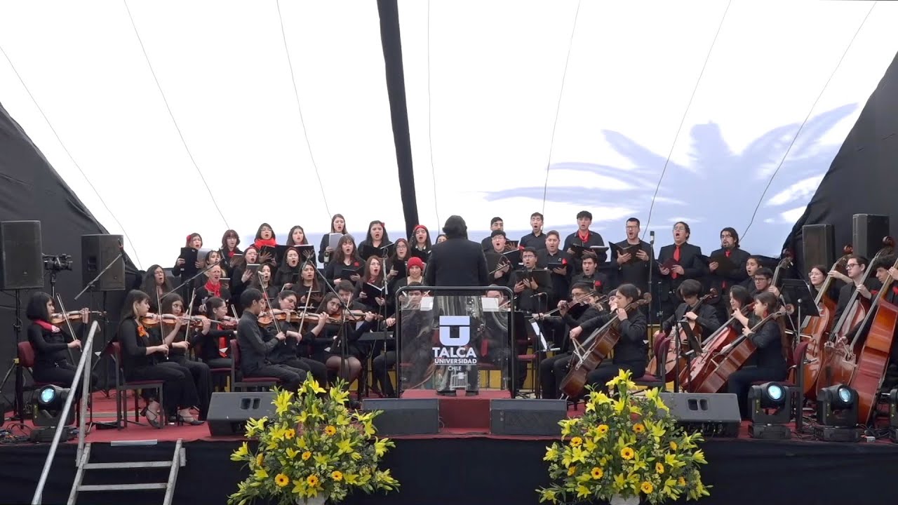 UTalca realiza emotivo concierto sinf&oacute;nico en la Plaza de Armas de Talca