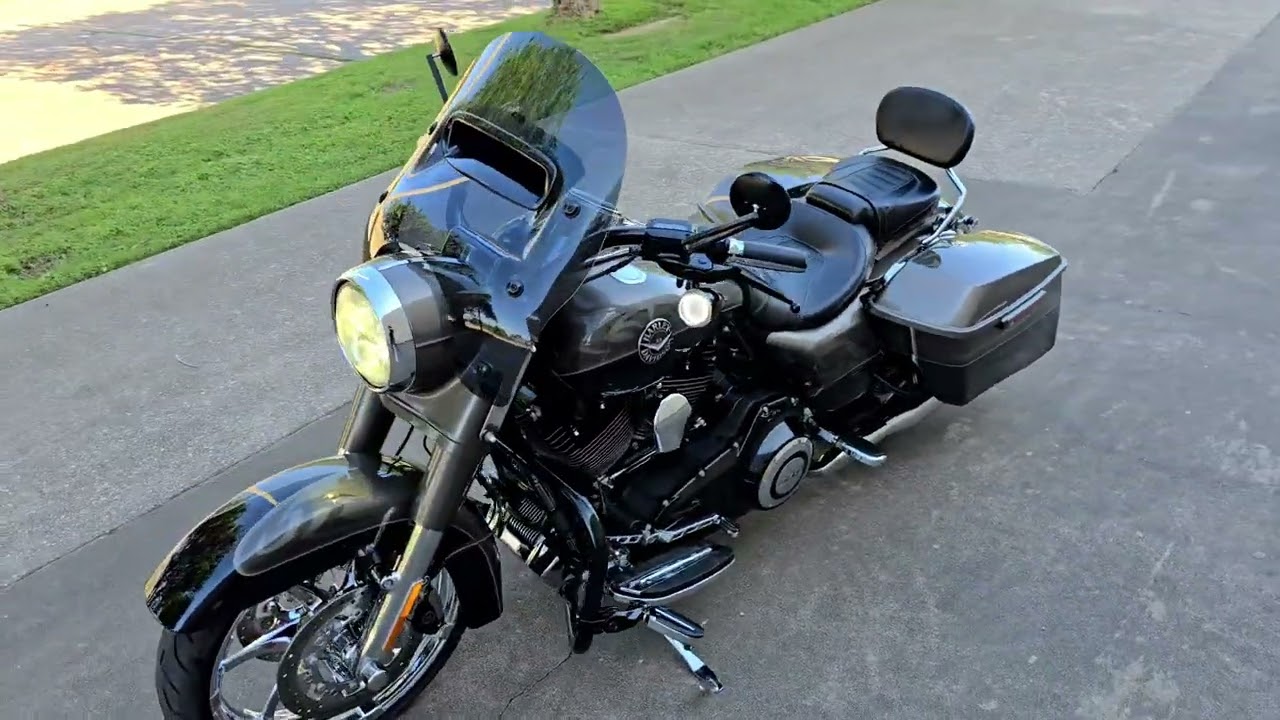 Nice! 2014 Harley-Davidson CVO Road King - Only 15,031 miles