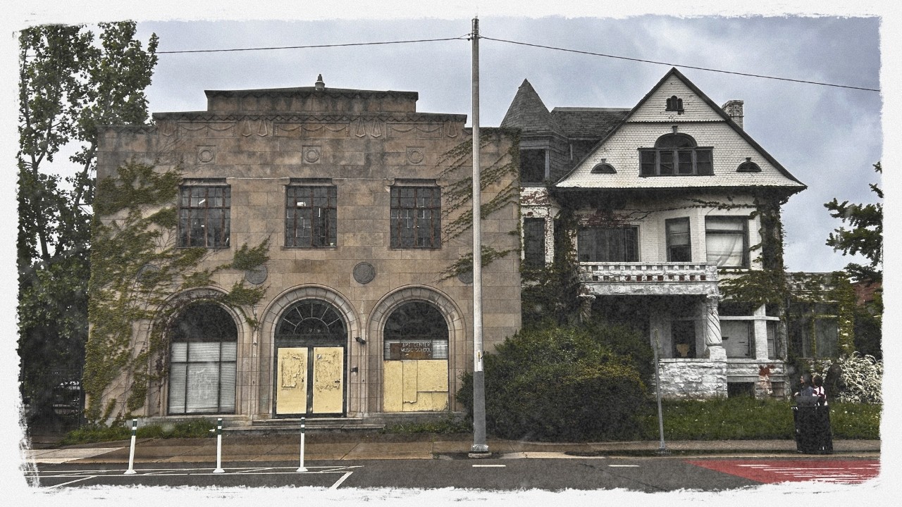 Exploring ABANDONED Funeral Home Houdini was Embalmed In