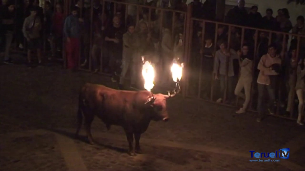 Los toros embolados volvieron a recorrer las calles de Alcalá de la Selva