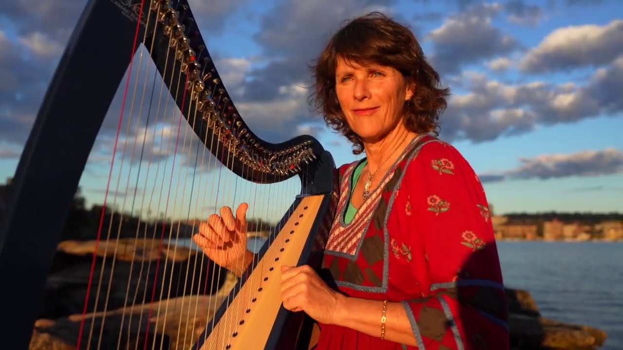 An Cruitire (Michael Rooney) played by Clíona Molins