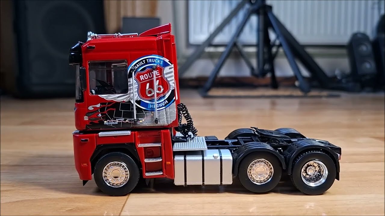 Renault AE Magnum 1:43