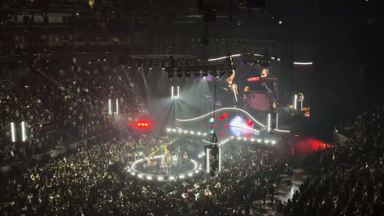 Wake Me Up When September Ends - Dua Lipa & Billie Joe Armstrong - San Francisco 10/12/25