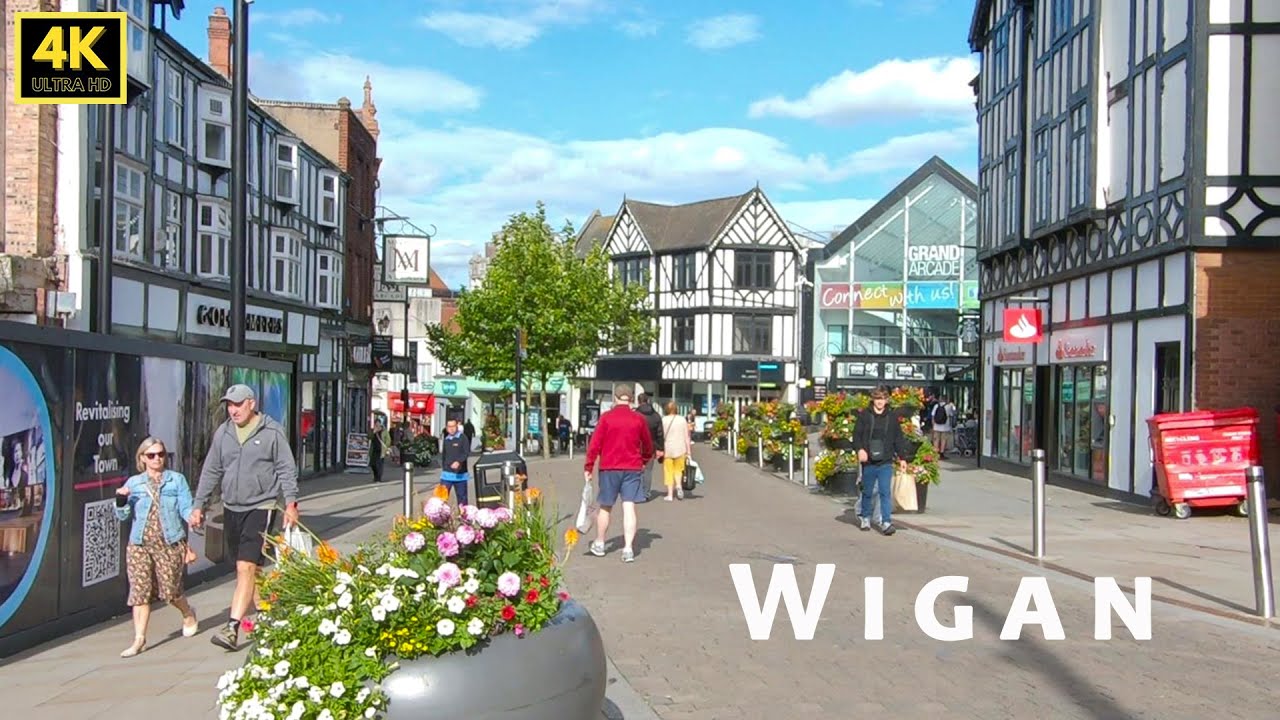 🇬🇧 Wigan Central walking tour in Greater Manchester