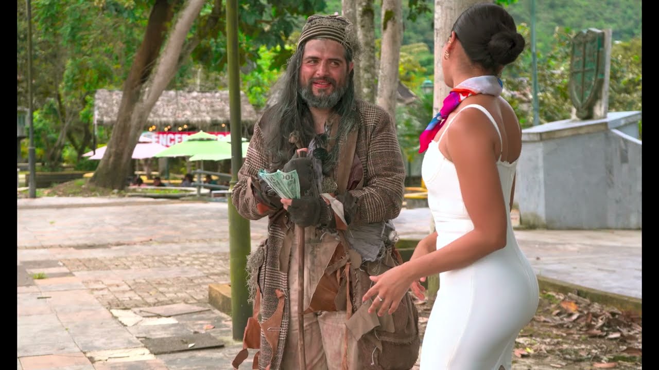 Millonario paga mil dólares por un abrazo y fue la mejor apuesta de su vida