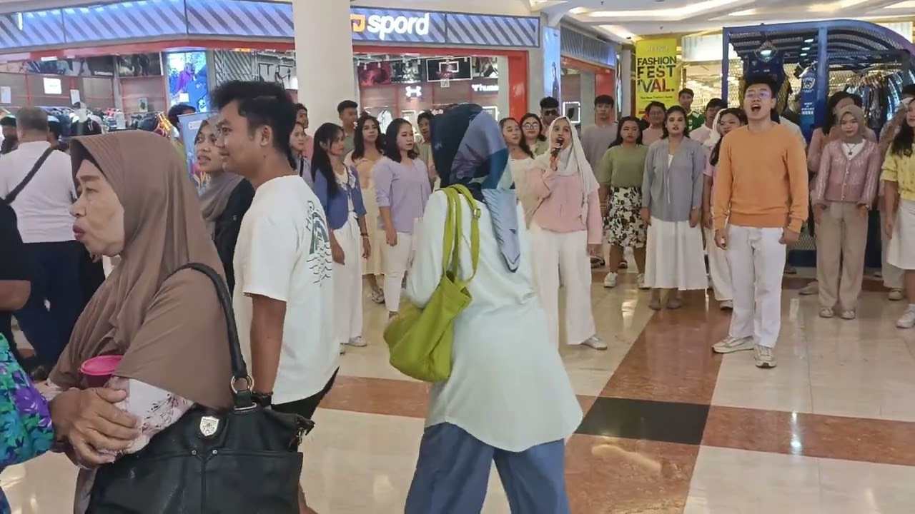 Telkom University Choir @ Mall Trans Studio Bandung