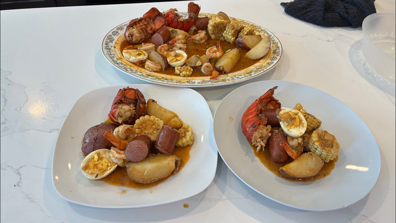 Delicious Seafood Boil Cook Down In Garlic and Butter 