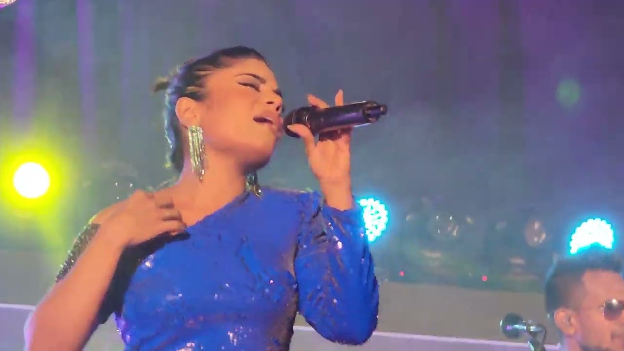 වලාකුල් වියන් දමලා - Umaria... Live on Stage at the University of Peradeniya.