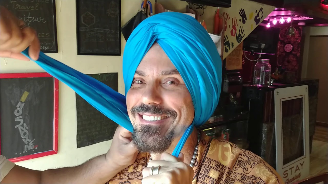 Turbante sikh pelo Guru Gurloveleen, Amritsar, India