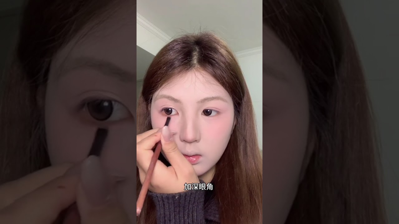 Newcomers come and learn this New Year makeup look It s super simple#Putting on makeup is