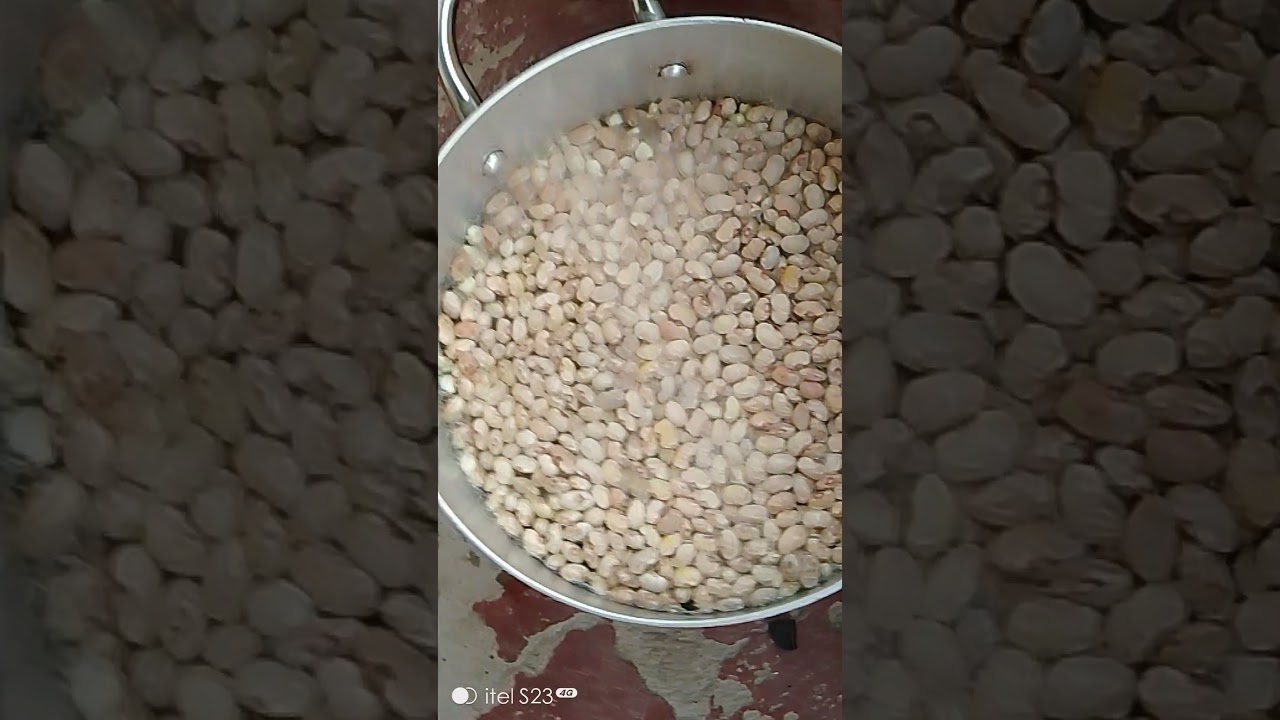 Cooking githeri for dinner, MercyNguku The Global Traveller 🇸🇸🇲🇾#worshipsongrewritten