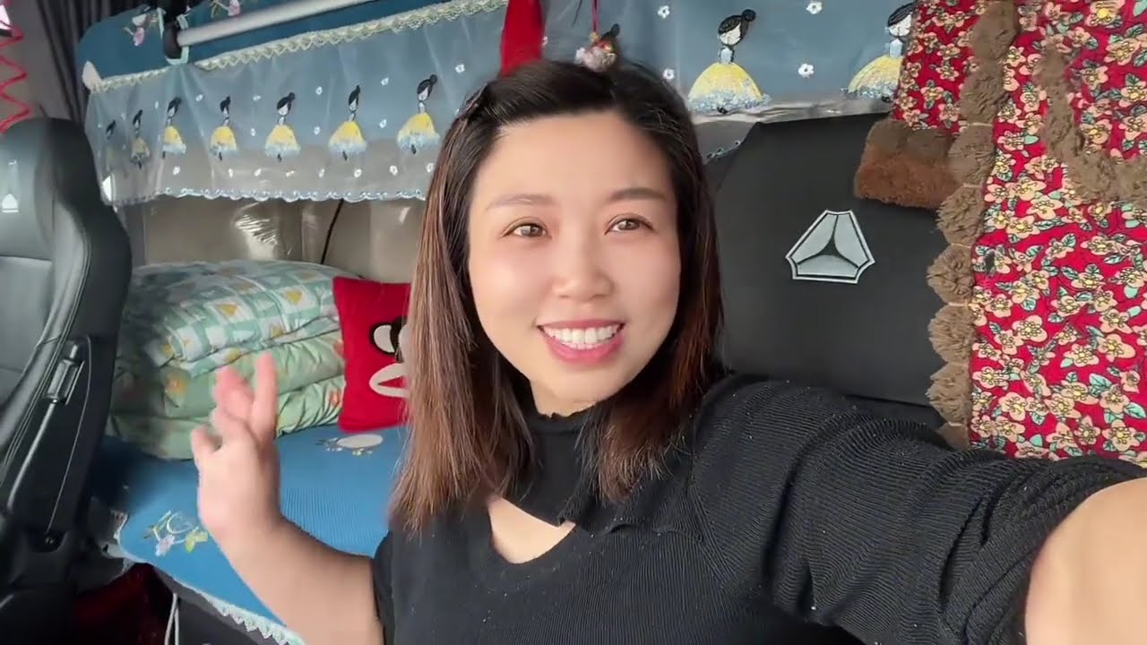70后老俩口走到甘肃乌鞘岭遇到下雪了，又堵了一晚上#中国重气燃气汕德卡 #冷藏车冷链运输 #内容启发搜索