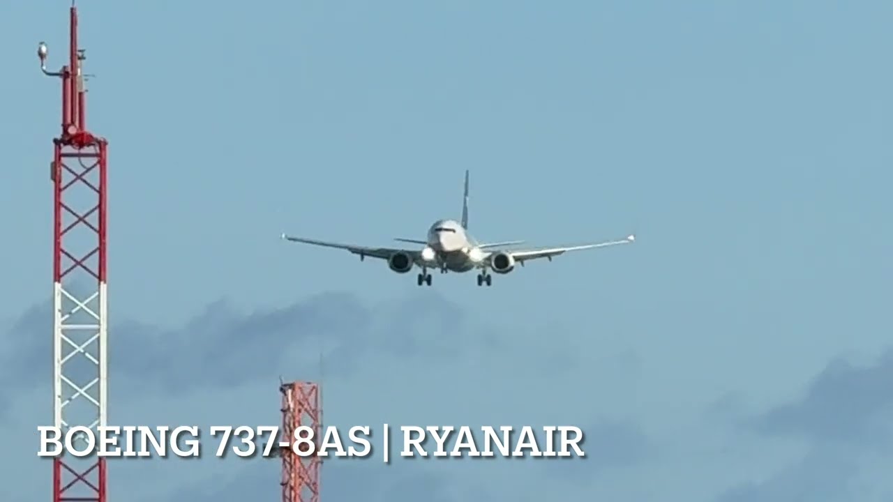 Ryanair Boeing 737 Landing in Faro Airport FAO