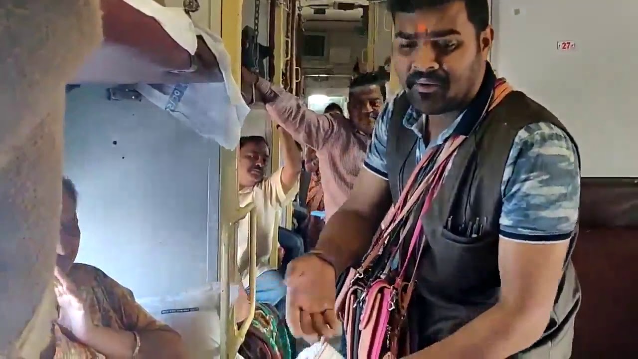 MODI BHAKT IN A TRAIN | THE MOST FUNNY VIRAL VIDEO