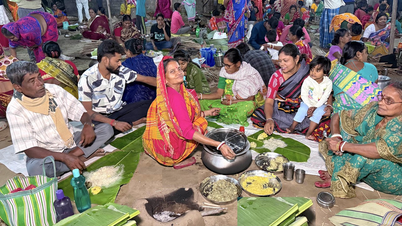 বছরে এই এক দিনি গ্রামের ৫০০ উনুন এক সঙ্গে জ্বলে / রেঁধে খাওয়া অনুষ্ঠান